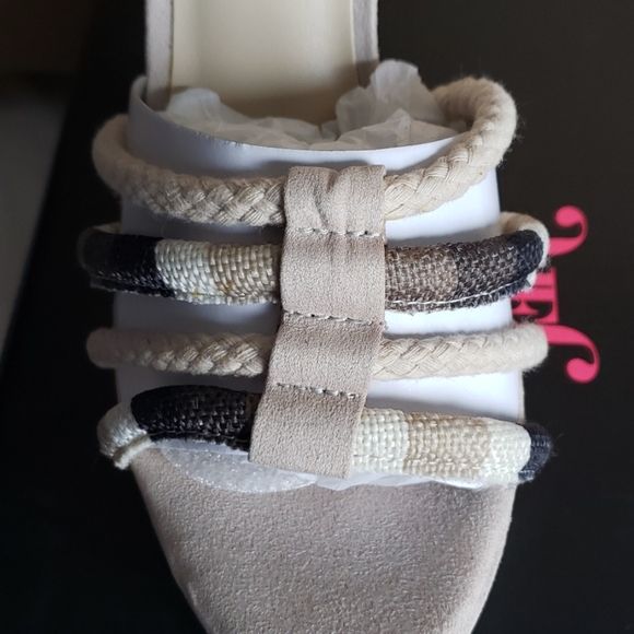 High Heel Shoes - Picture 2 of 8